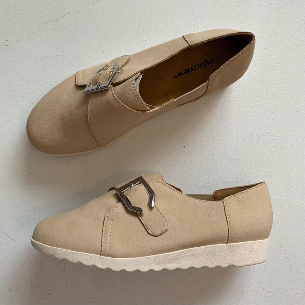 ComfortView Size 7 Neutral Noemi Buckle Flat Comfort Shoes Tan Cream NEW IN BOX
